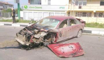 O femeie de 34 de ani a MURIT după ce s-a răsturnat cu maşina, la Ovidiu